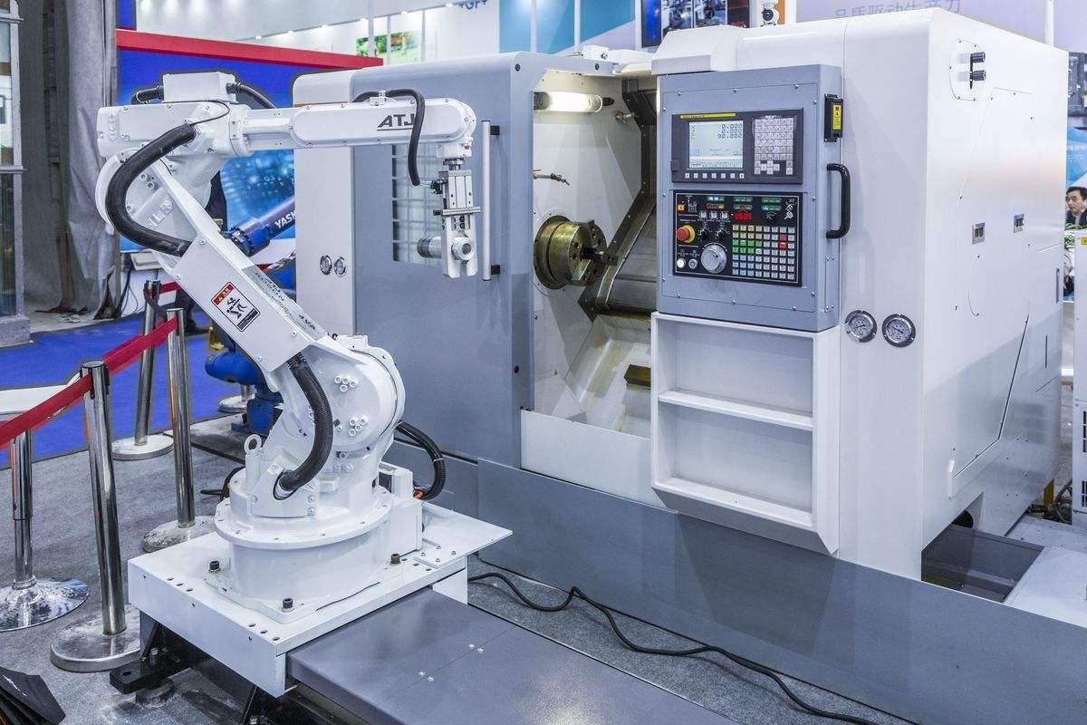 我國(guó)數(shù)控機(jī)床精度與國(guó)外的差距有多大?制造業(yè)的發(fā)展之路還有多遠(yuǎn)