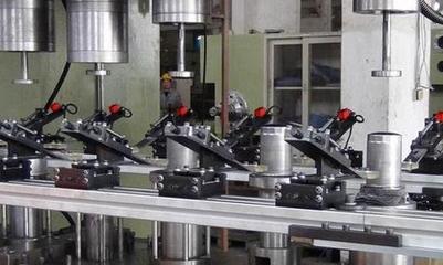 傳統(tǒng)沖壓線應用沖壓機器人實現沖壓自動化生產